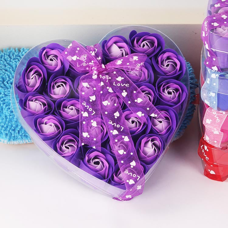 Rose-scented soap heart-shaped gift box